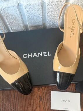 BRAND NEW! Chanel slingbacks. Beige/black. Patent/calfskin. Size: EU39.5/US9. Co